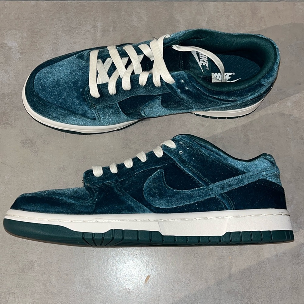 Women’s Nike Dunk Low SV Size 9